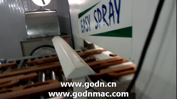 SPM1300自动喷漆机喷漆现场及其油漆清洗回收机构